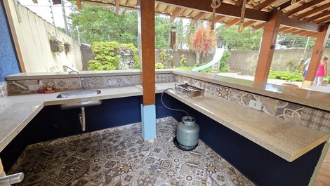 Casa 4 suites A/C Piscina churrasqueira local nobre Praia da enseada