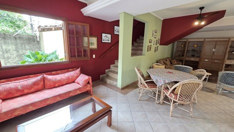 Casa 4 suites A/C Piscina churrasqueira local nobre Praia da enseada