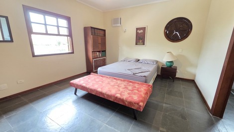 Casa 4 suites A/C Piscina churrasqueira local nobre Praia da enseada