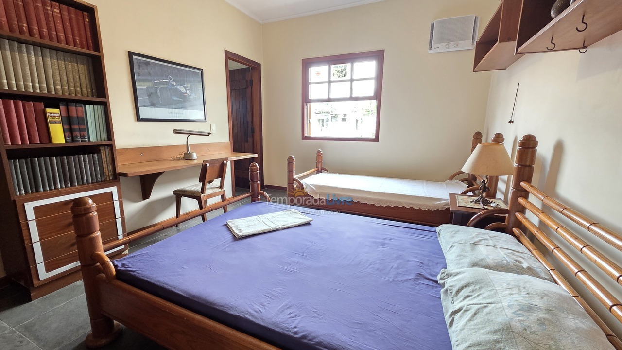 Casa para aluguel de temporada em Guarujá (Enseada)