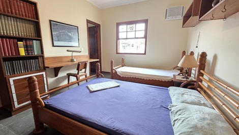 Casa 4 suites A/C Piscina churrasqueira local nobre Praia da enseada