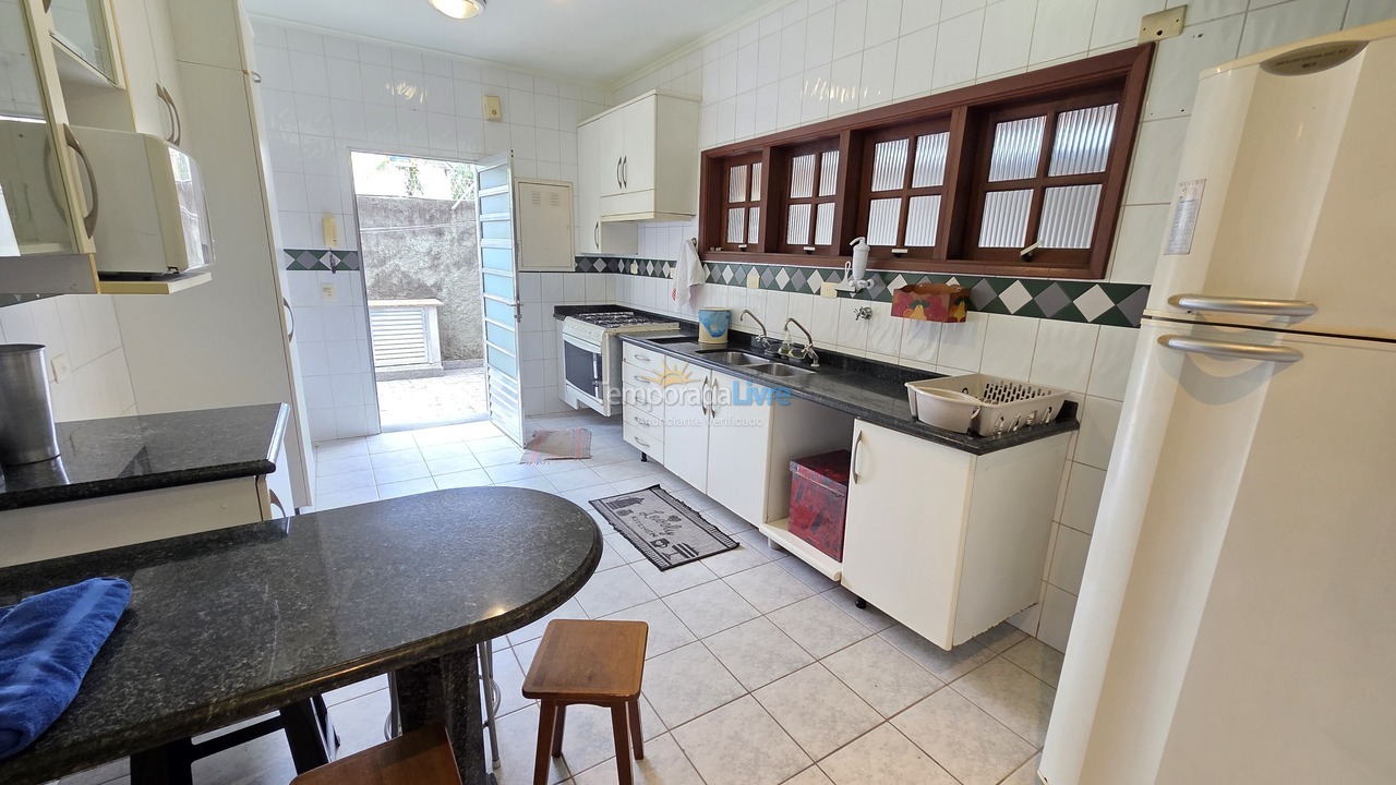 Casa para aluguel de temporada em Guarujá (Enseada)