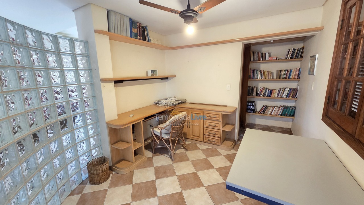 Casa para aluguel de temporada em Guarujá (Enseada)