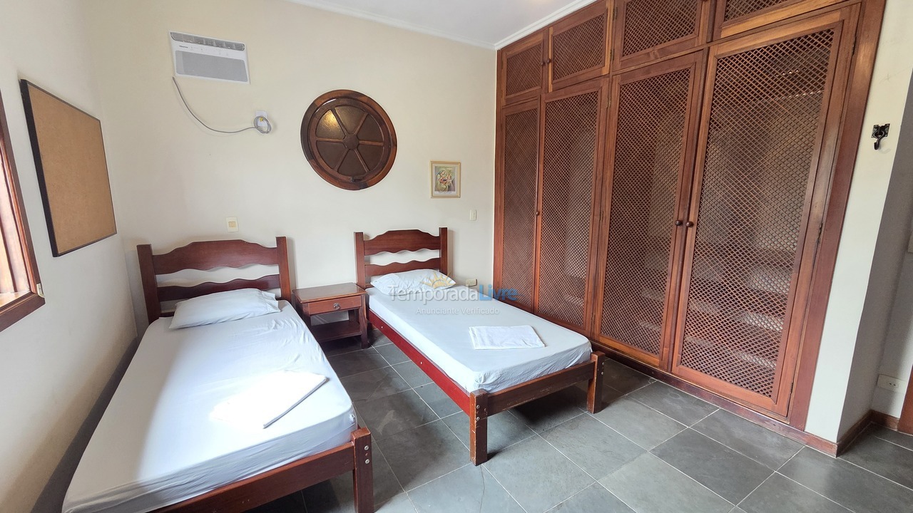 Casa para aluguel de temporada em Guarujá (Enseada)