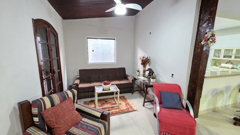 Beach house in Enseada with pool and barbecue, available for New Year's Eve.