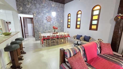 Beach house in Enseada with pool and barbecue, available for New Year's Eve.