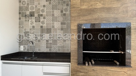 Increíble casa en Jurere Inn con 4 habitaciones y jacuzzi.