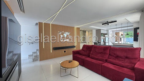 Increíble casa en Jurere Inn con 4 habitaciones y jacuzzi.