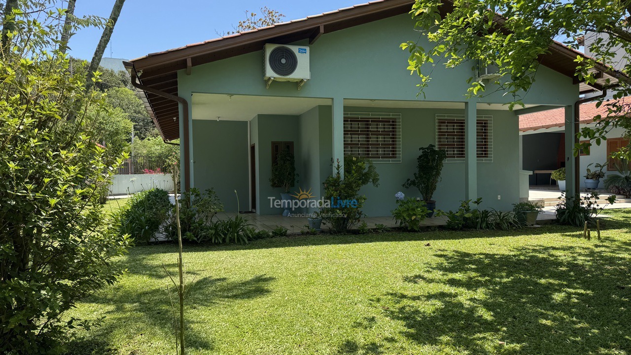 Casa para aluguel de temporada em Florianopolis (Praia dos Ingleses)