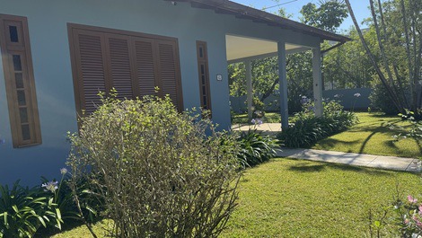 Fachada frontal vista entrada garagem