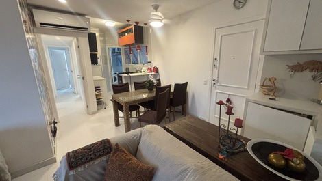 Apartamento em Riviera pé na grama