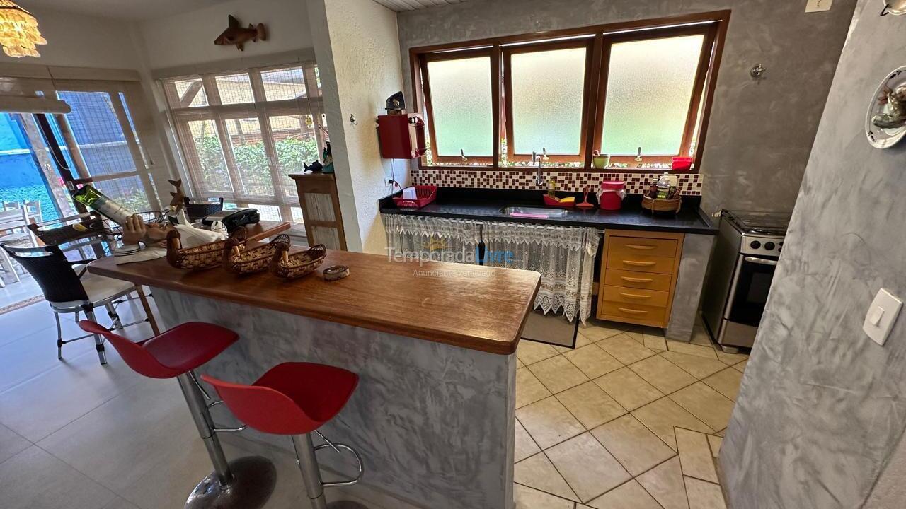 Casa para alquiler de vacaciones em São Sebastião (Camburi)