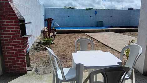 Casa con piscina en alquiler por temporada.