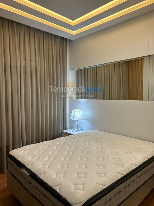 Apartamento para aluguel de temporada em Itapema (Meia Praia)