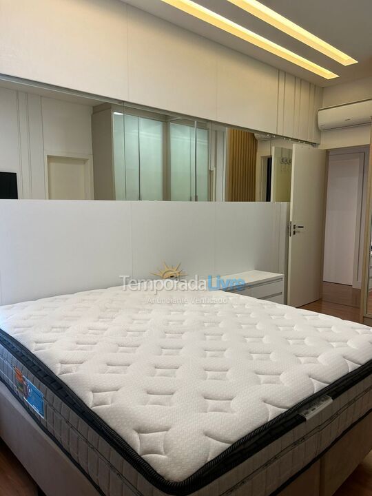 Apartamento para aluguel de temporada em Itapema (Meia Praia)