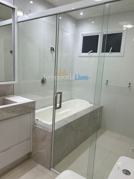 Apartamento para aluguel de temporada em Itapema (Meia Praia)