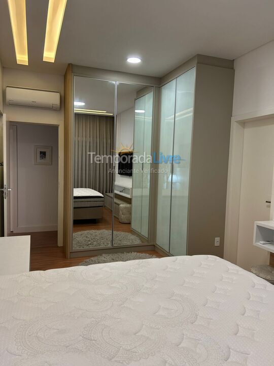 Apartamento para aluguel de temporada em Itapema (Meia Praia)