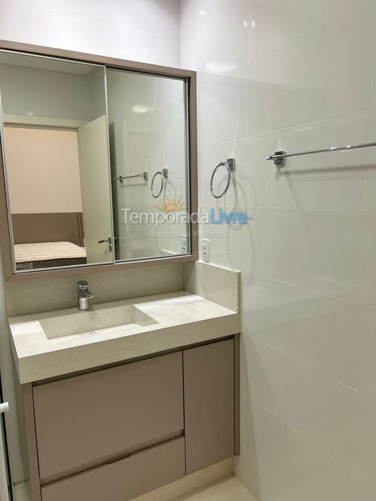 Apartamento para aluguel de temporada em Itapema (Meia Praia)