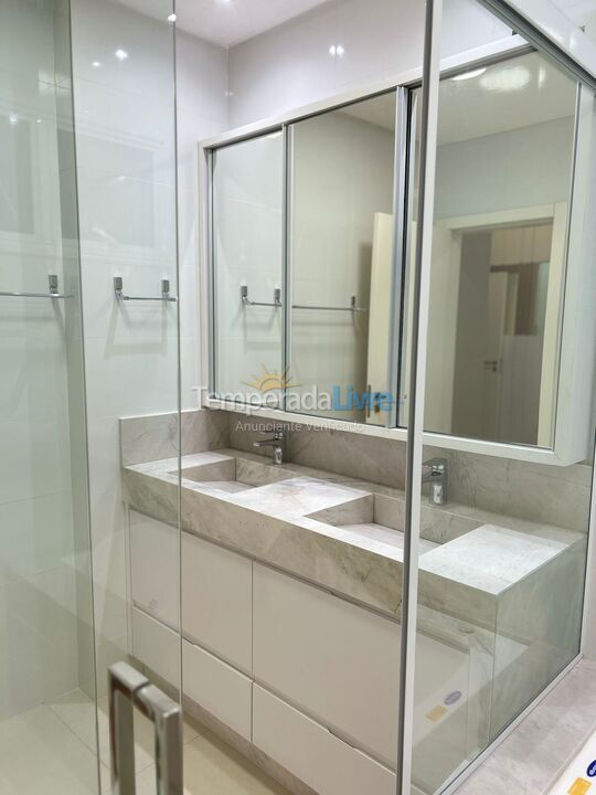 Apartamento para aluguel de temporada em Itapema (Meia Praia)