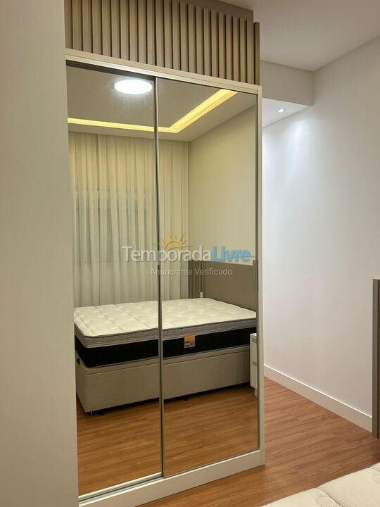 Apartamento para aluguel de temporada em Itapema (Meia Praia)