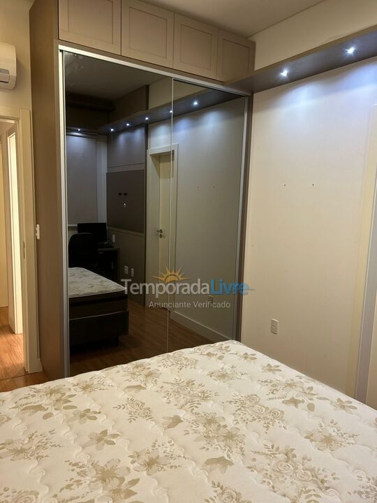 Apartamento para aluguel de temporada em Itapema (Meia Praia)