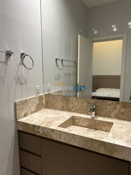 Apartamento para aluguel de temporada em Itapema (Meia Praia)