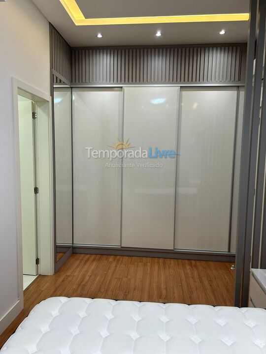 Apartamento para aluguel de temporada em Itapema (Meia Praia)