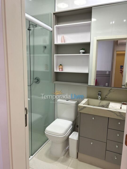 Apartamento para aluguel de temporada em Itapema (Meia Praia)