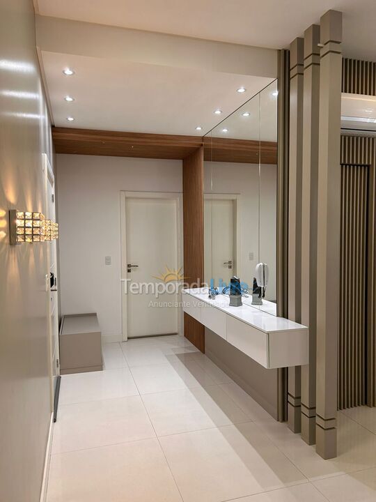 Apartamento para aluguel de temporada em Itapema (Meia Praia)