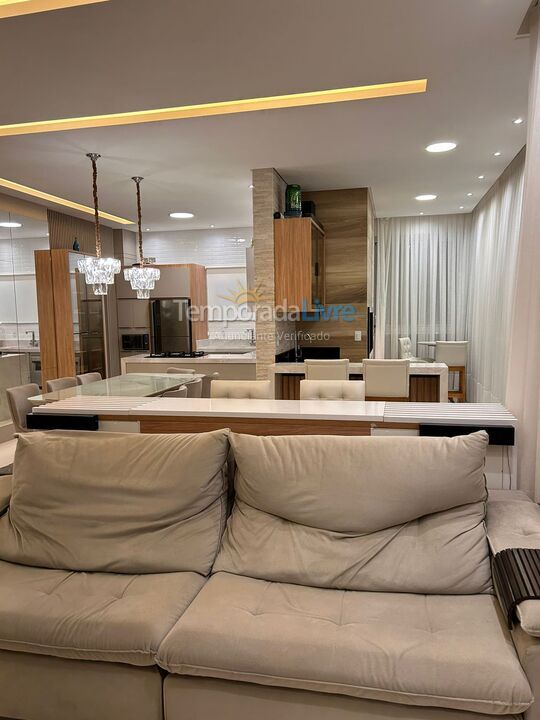 Apartamento para aluguel de temporada em Itapema (Meia Praia)