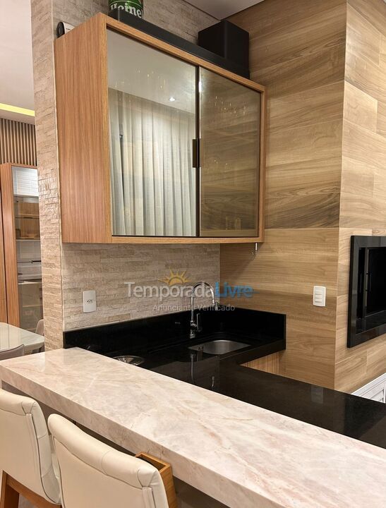 Apartamento para aluguel de temporada em Itapema (Meia Praia)