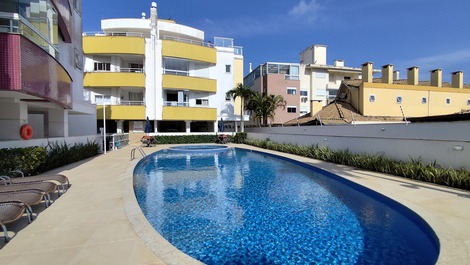 Large apartment meters from the sea in Ingleses.