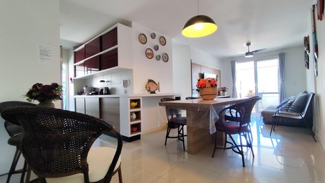 Large apartment meters from the sea in Ingleses.