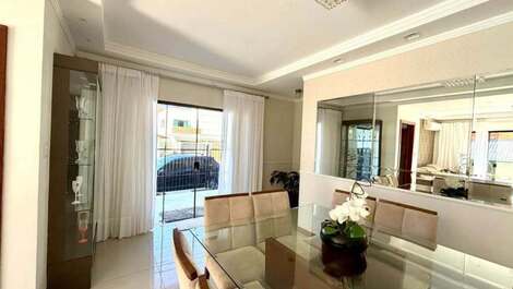 House with 4 bedrooms, swimming pool and gourmet area.