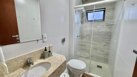 LINDO E CONFORTÁVEL APARTAMENTO FRENTE AO MAR