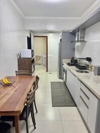 LINDO E CONFORTÁVEL APARTAMENTO FRENTE AO MAR