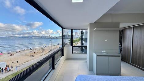 LINDO E CONFORTÁVEL APARTAMENTO FRENTE AO MAR