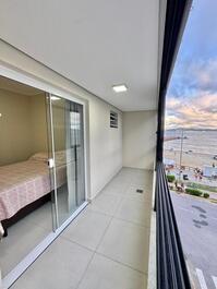 LINDO E CONFORTÁVEL APARTAMENTO FRENTE AO MAR