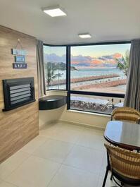 LINDO E CONFORTÁVEL APARTAMENTO FRENTE AO MAR