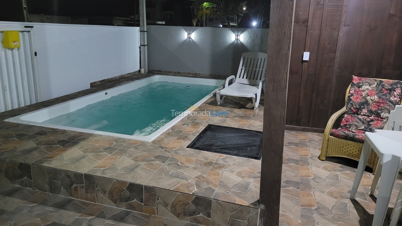 Casa para aluguel de temporada em Guaratuba (Balneário Eliane)