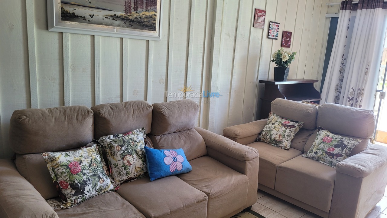 Casa para aluguel de temporada em Guaratuba (Balneário Eliane)