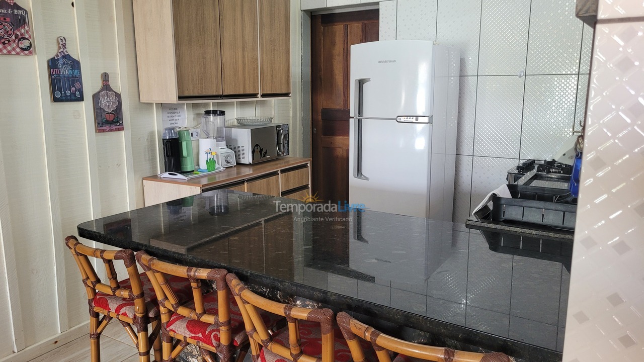 Casa para aluguel de temporada em Guaratuba (Balneário Eliane)