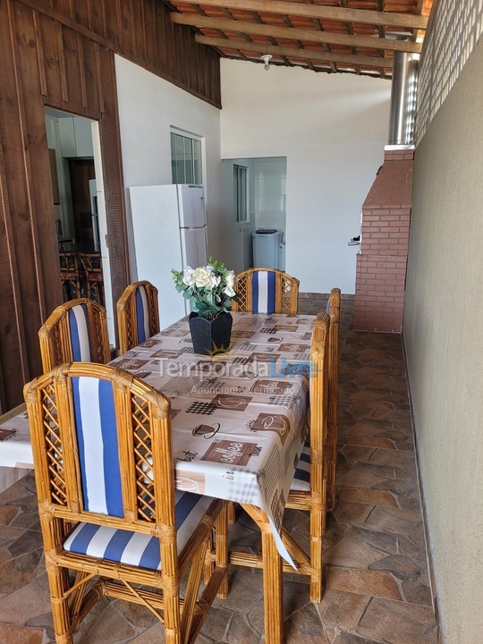 Casa para aluguel de temporada em Guaratuba (Balneário Eliane)