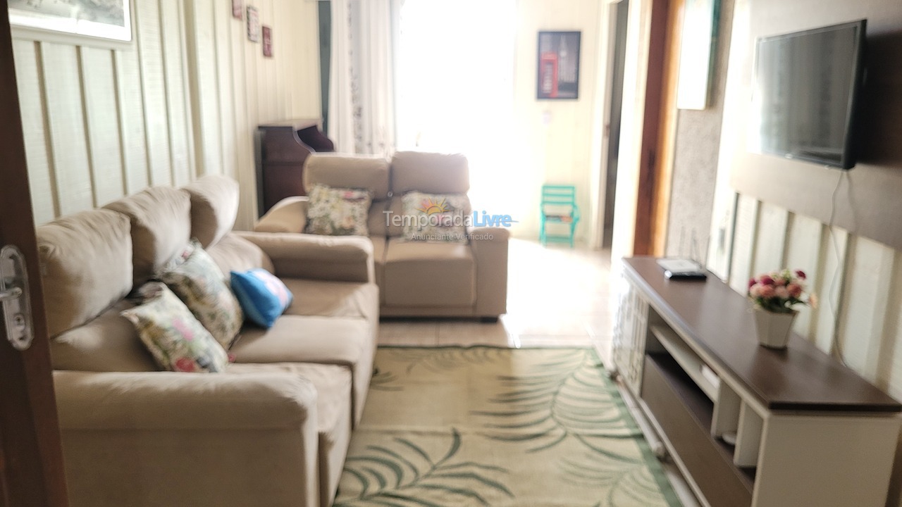 Casa para aluguel de temporada em Guaratuba (Balneário Eliane)