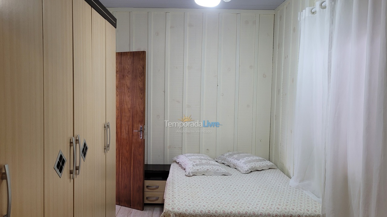 Casa para aluguel de temporada em Guaratuba (Balneário Eliane)