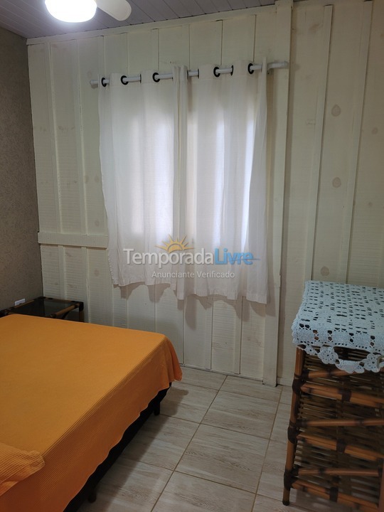 Casa para aluguel de temporada em Guaratuba (Balneário Eliane)