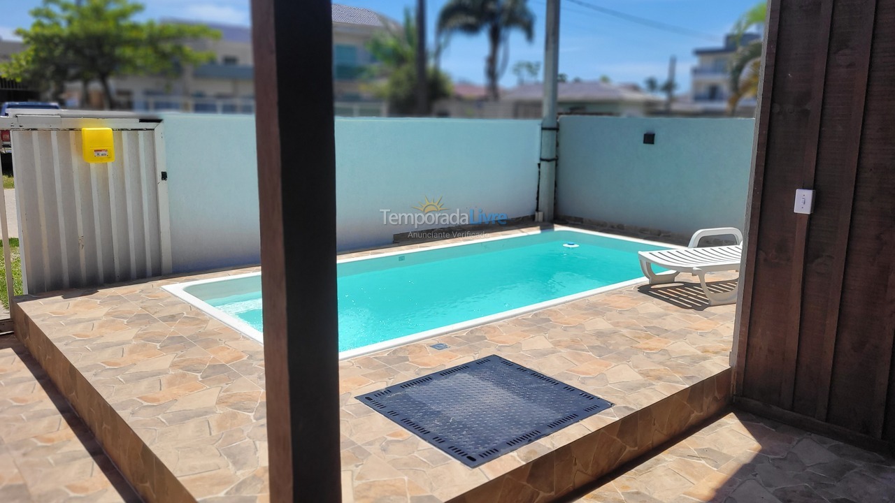 Casa para aluguel de temporada em Guaratuba (Balneário Eliane)