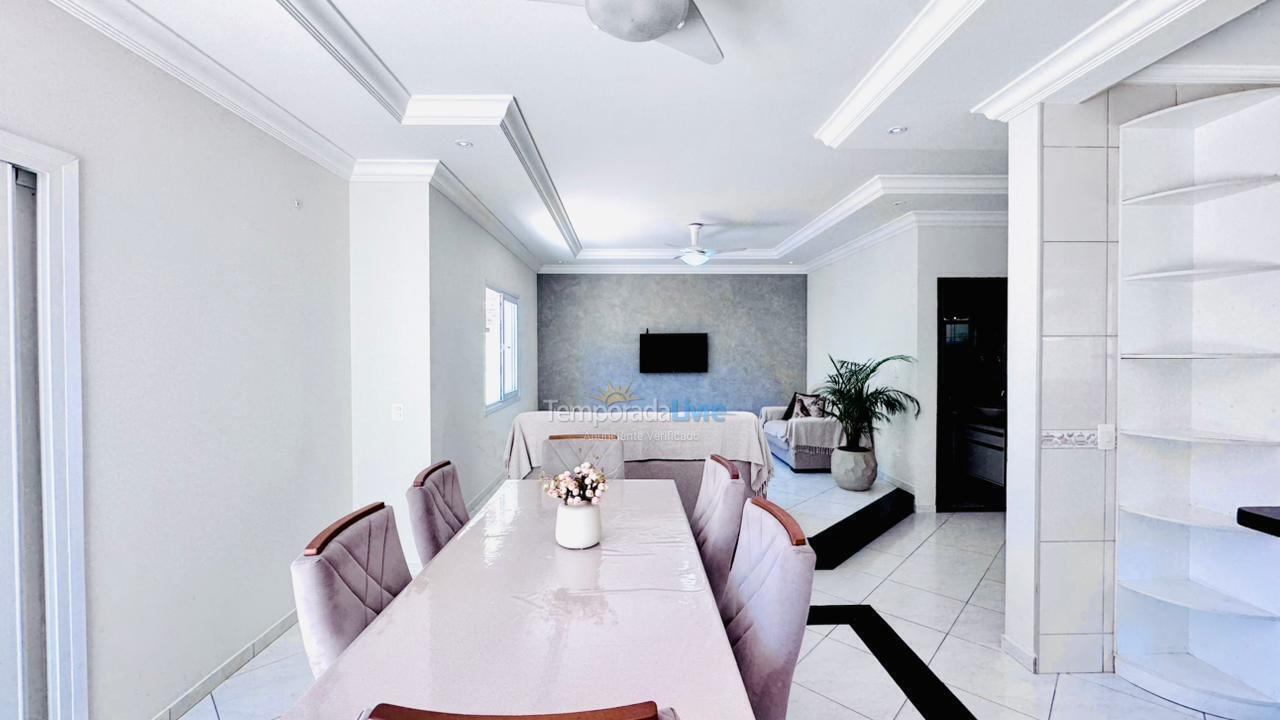 Casa para aluguel de temporada em Ubatuba (Itaguá)