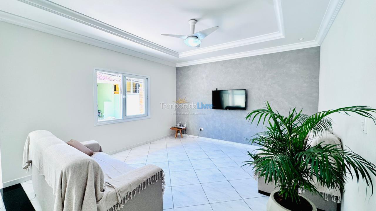 Casa para aluguel de temporada em Ubatuba (Itaguá)