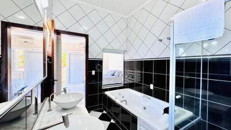 Casa de CINEMA com 5 quartos, piscina no bairro mais nobre de UBATUBA